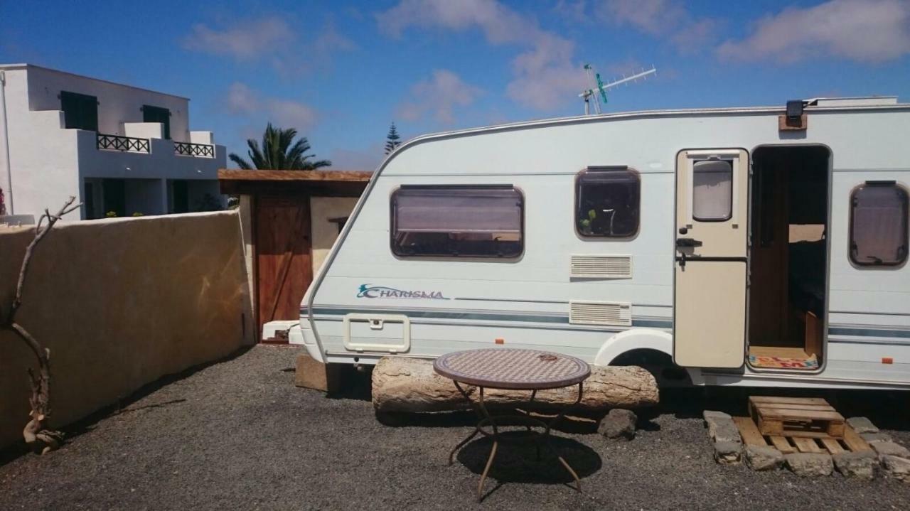 Caravan Apartment Tinajo Exteriör bild